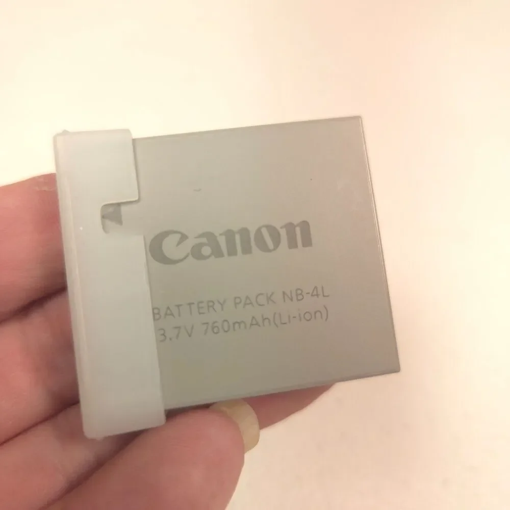Canon PowerShot S100 Digital ELPH Camera Bundle Case Flash Battery Tested